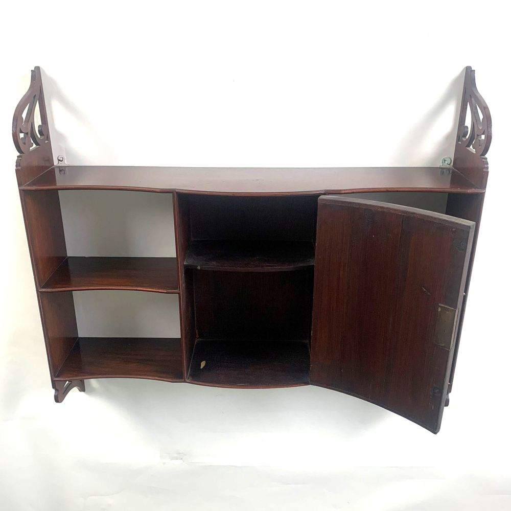Set of Georgian mahogany hanging shelves