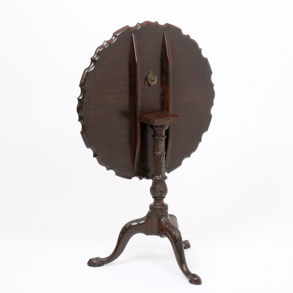 Georgian mahogany circular Tripod Table with piecrust top