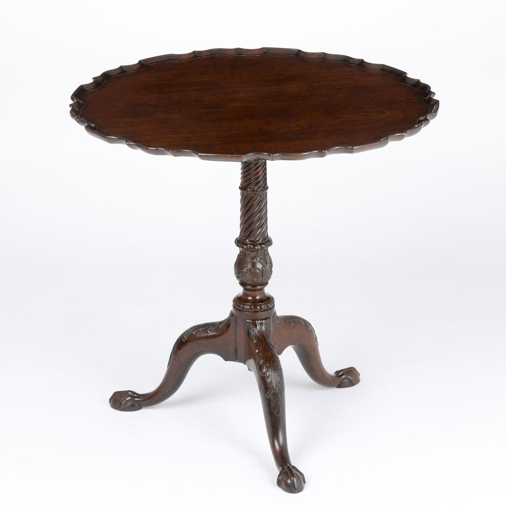 Georgian mahogany circular Tripod Table with piecrust top