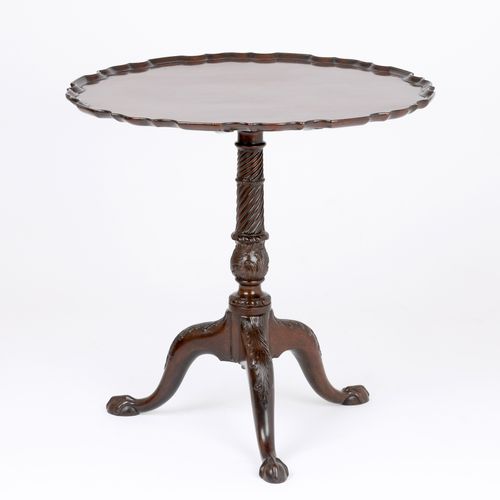 Georgian mahogany circular Tripod Table with piecrust top