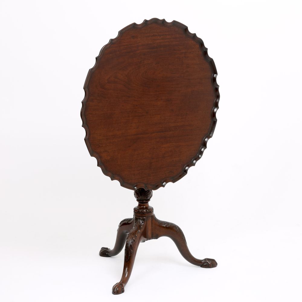 Georgian mahogany circular Tripod Table with piecrust top