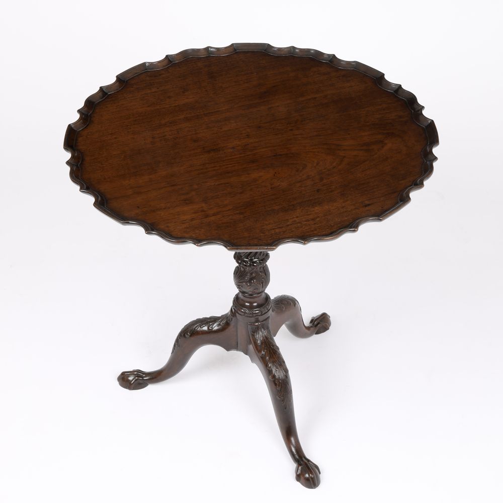 Georgian mahogany circular Tripod Table with piecrust top