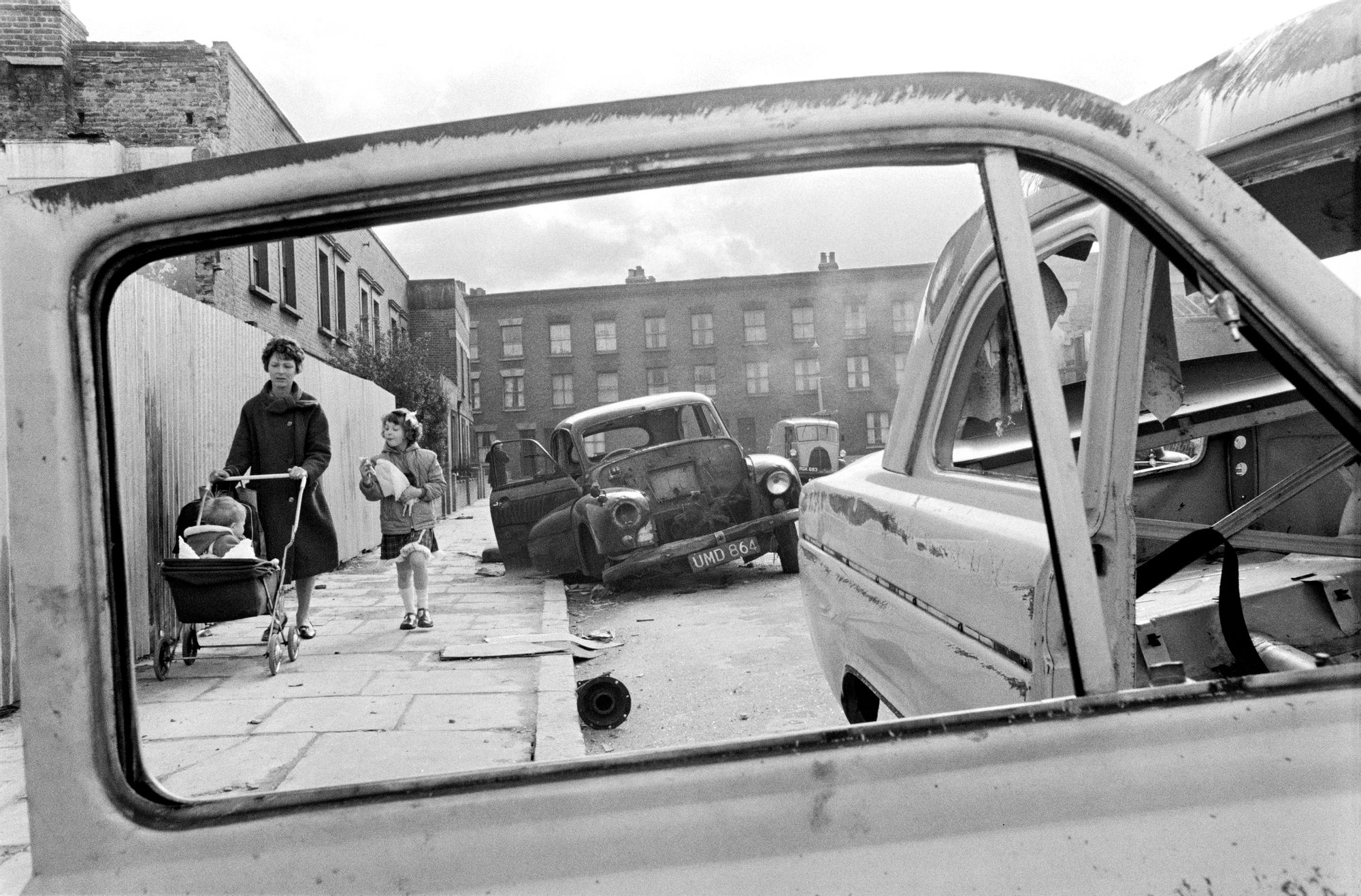 D_B&W_Abandoned_Cars