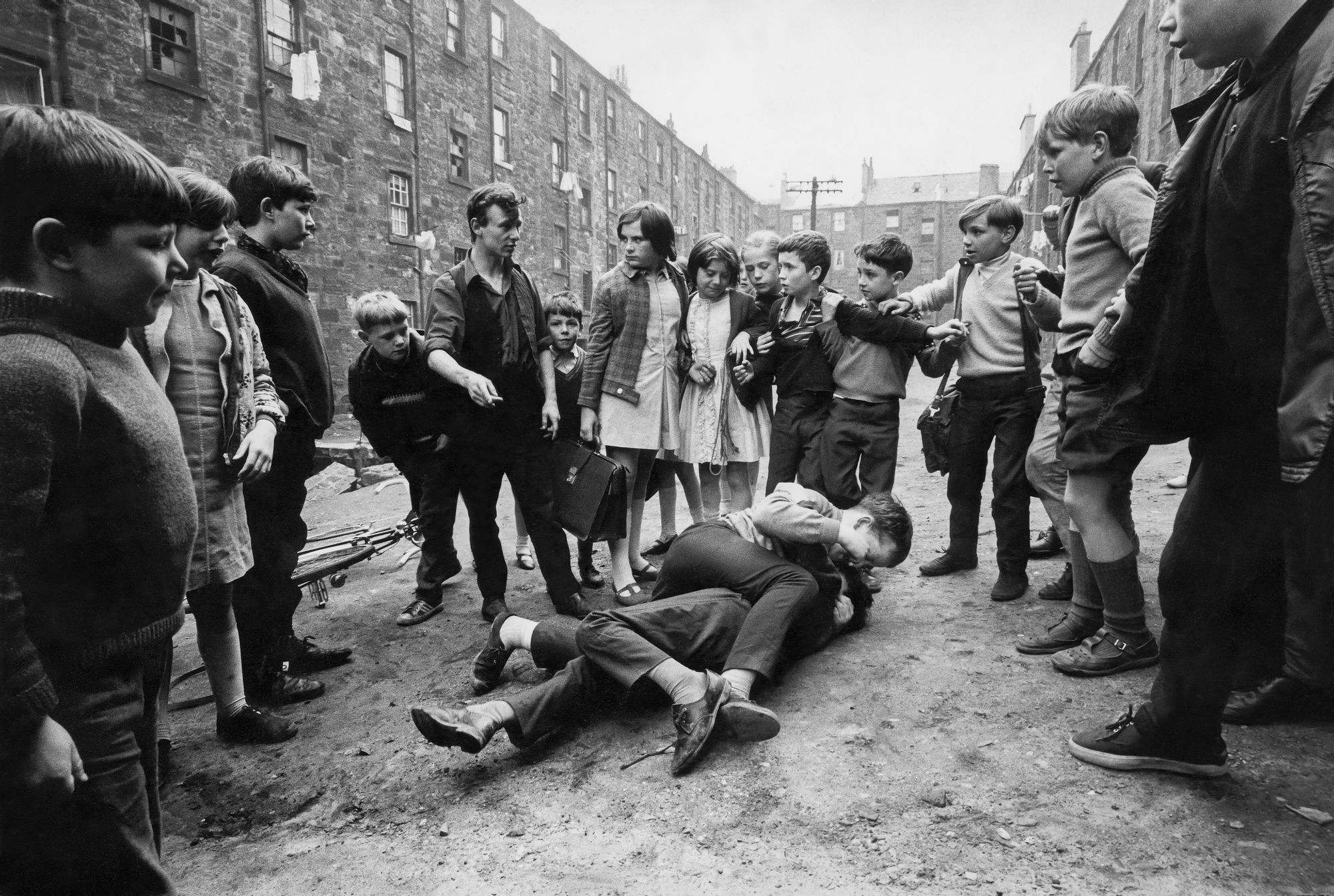 D_B&W_Street_Fighting_Gorbals