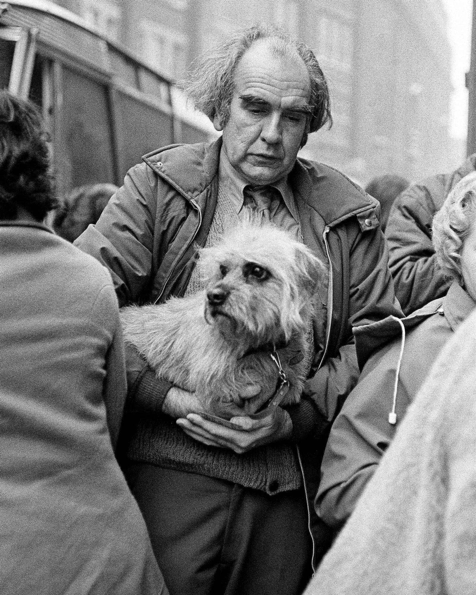 S_B&W_Dog_Show_Man_Carry_Little_White_Dog_53