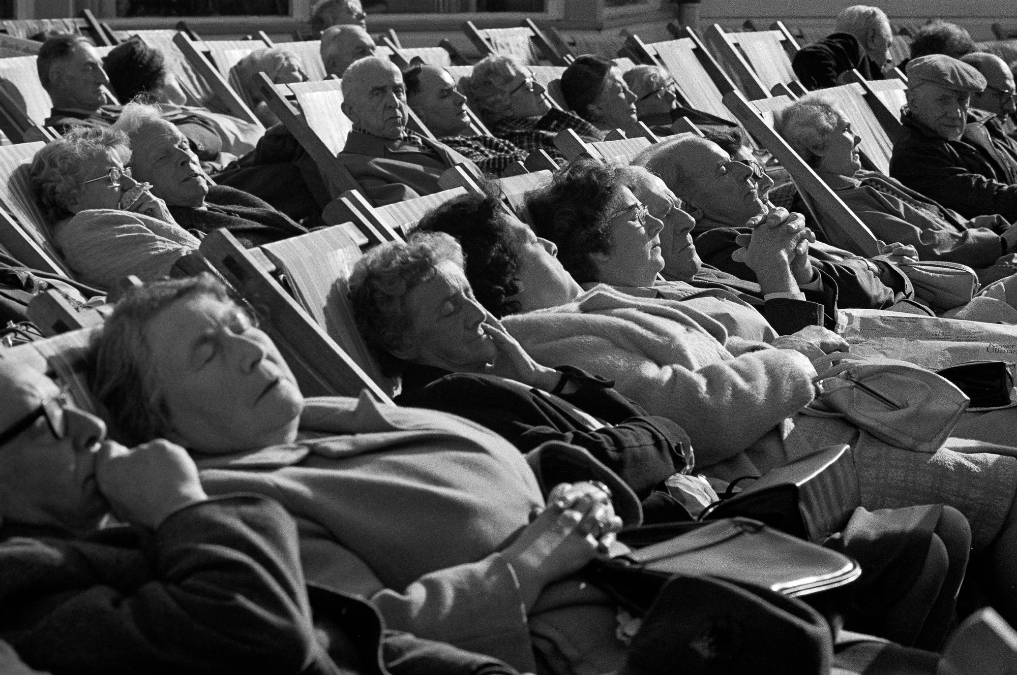 S_BW_Old_People_Asleep_Deckchairs_22_Final