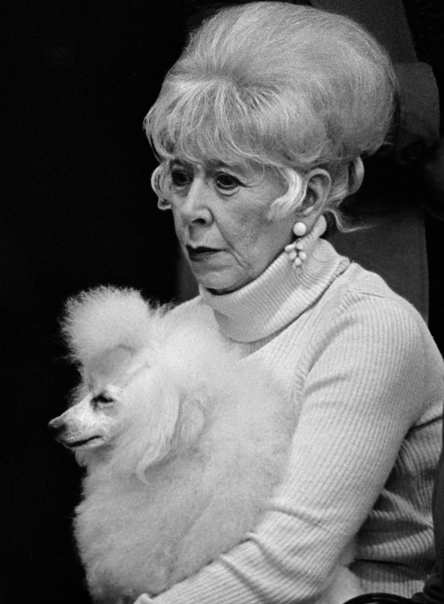 S_BW_Poodle_Chest_Woman