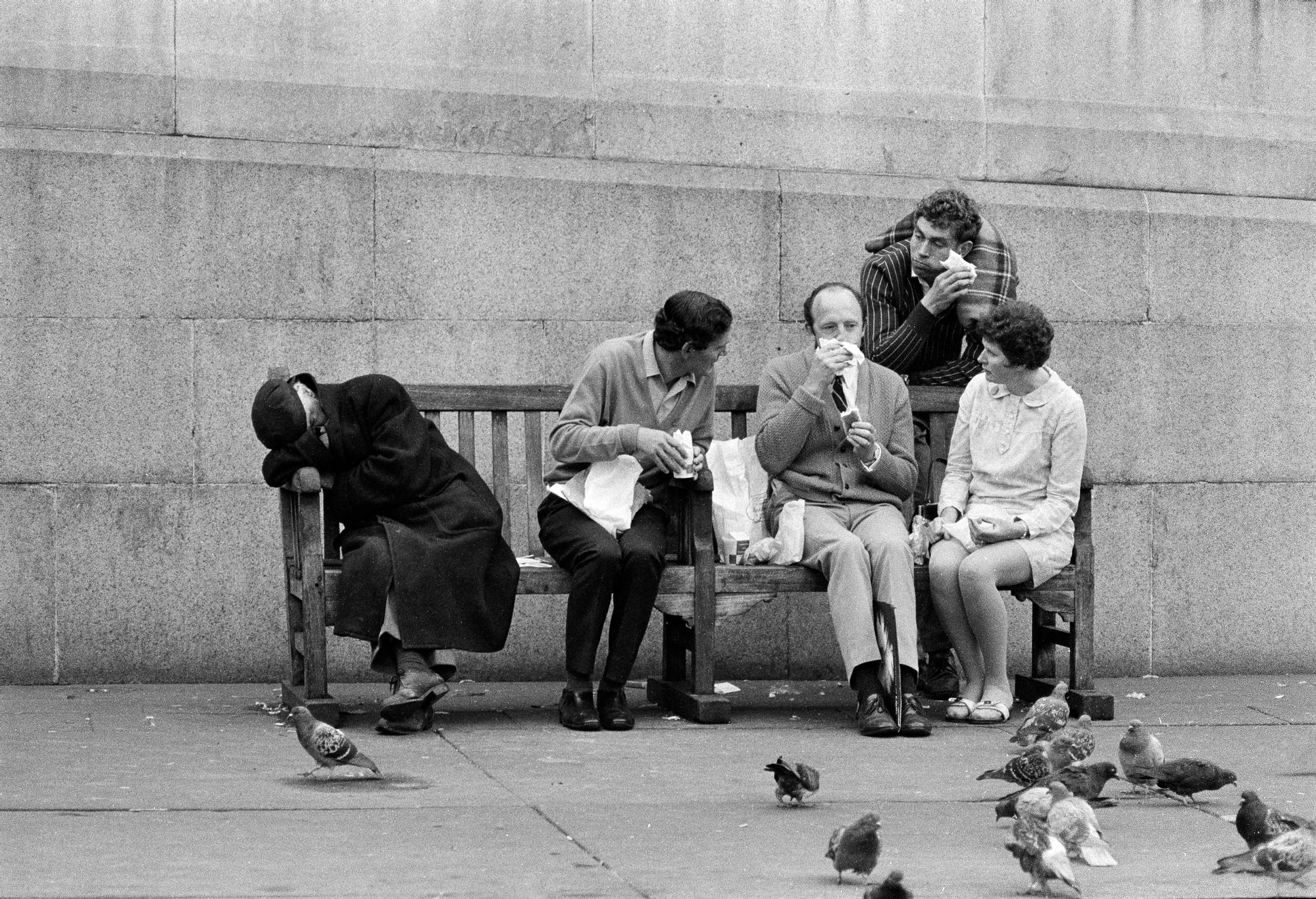 S_BW_Sleeping_Man_Bench_69