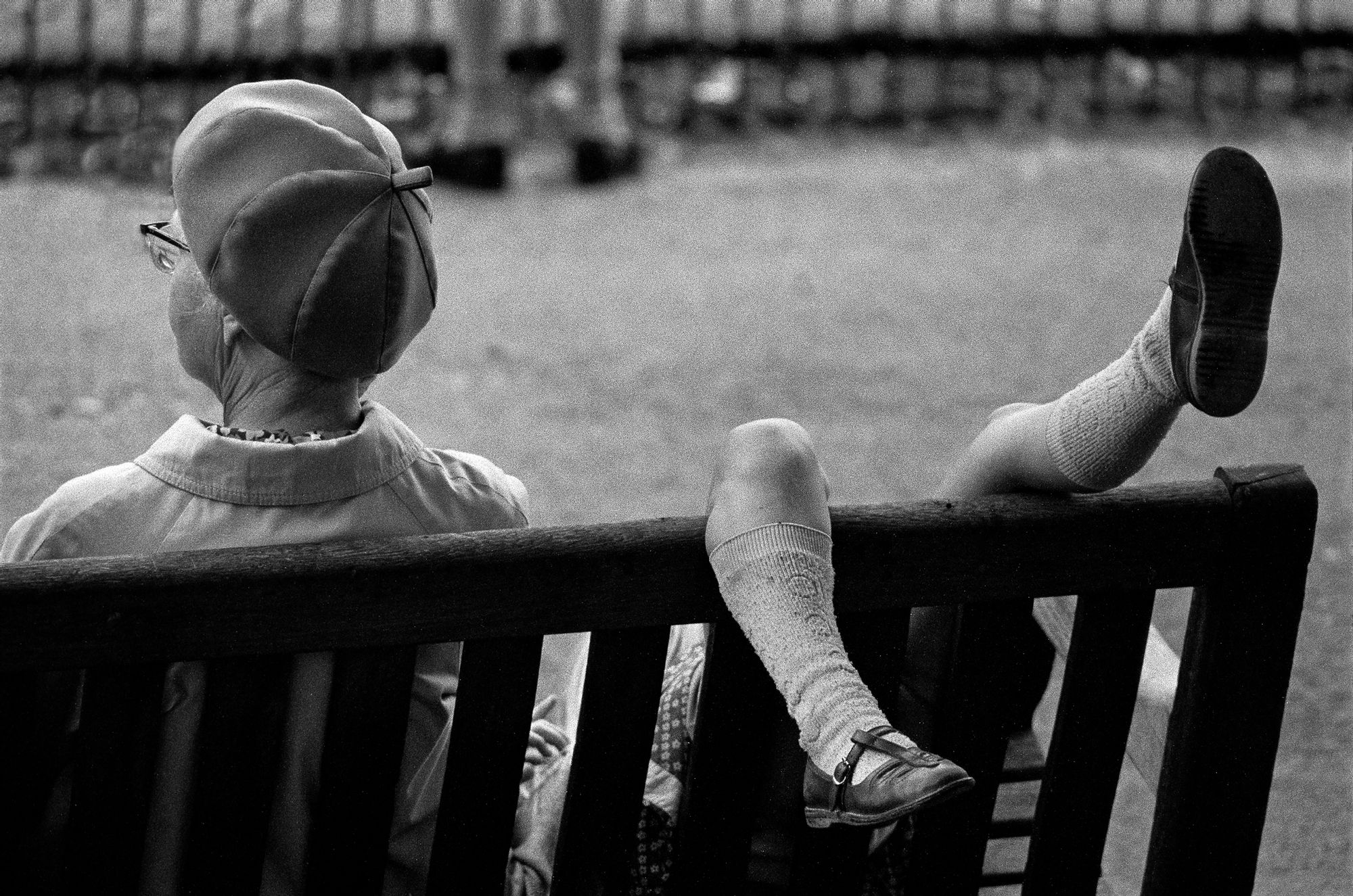 S_BW_Woman_Bench_Childs_Legs