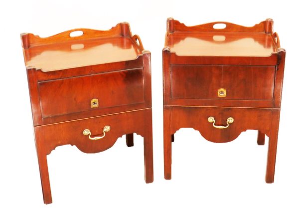 English 18th Century Matched Pair Of Mahogany Bedside Night Tables